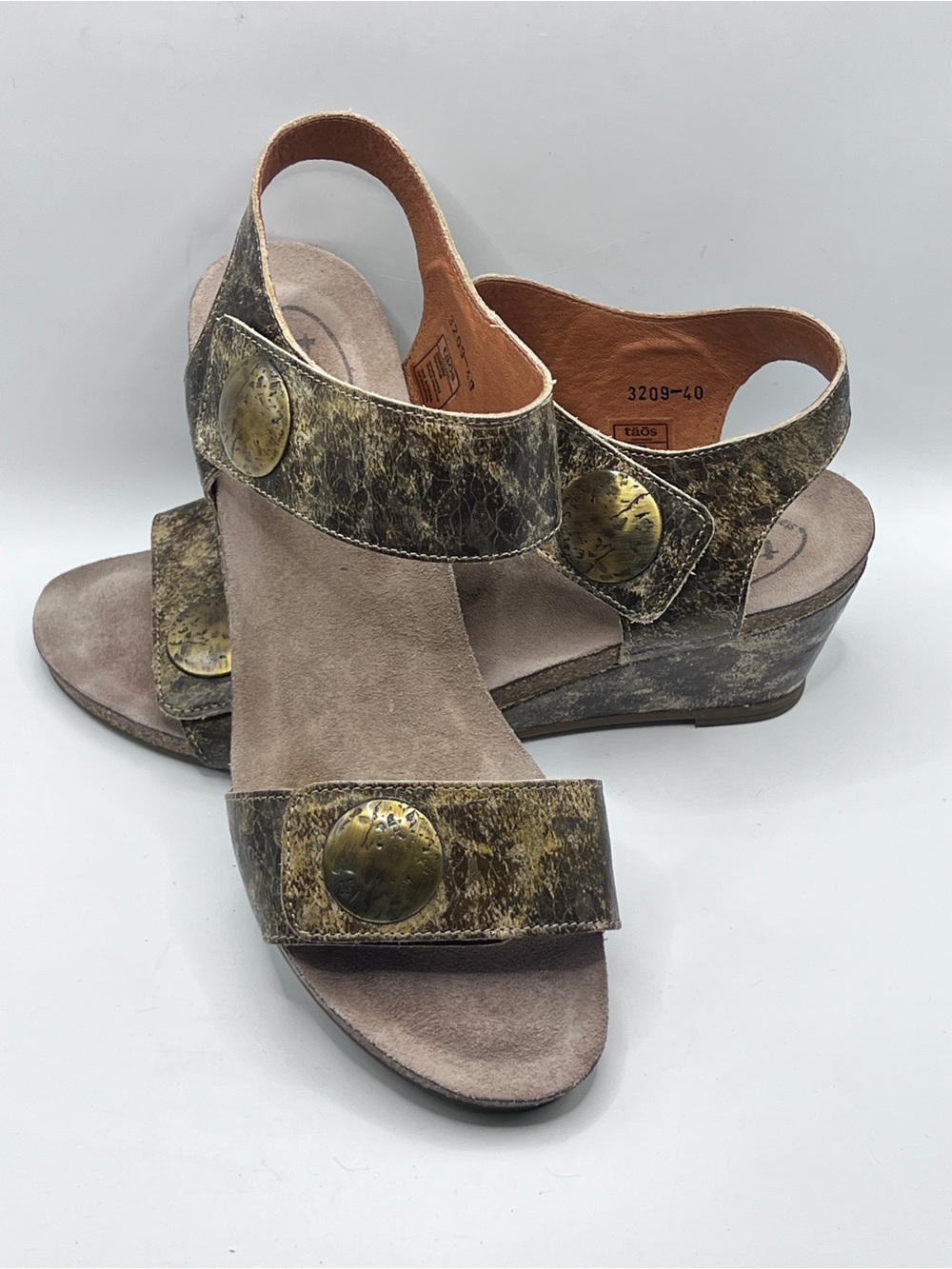 Taos Carousel 2 wedge sandals in taupe multi leather Metallic Bronze Sz 9.5 /40